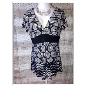 Perceptions abstract black & white top Sz 10P!